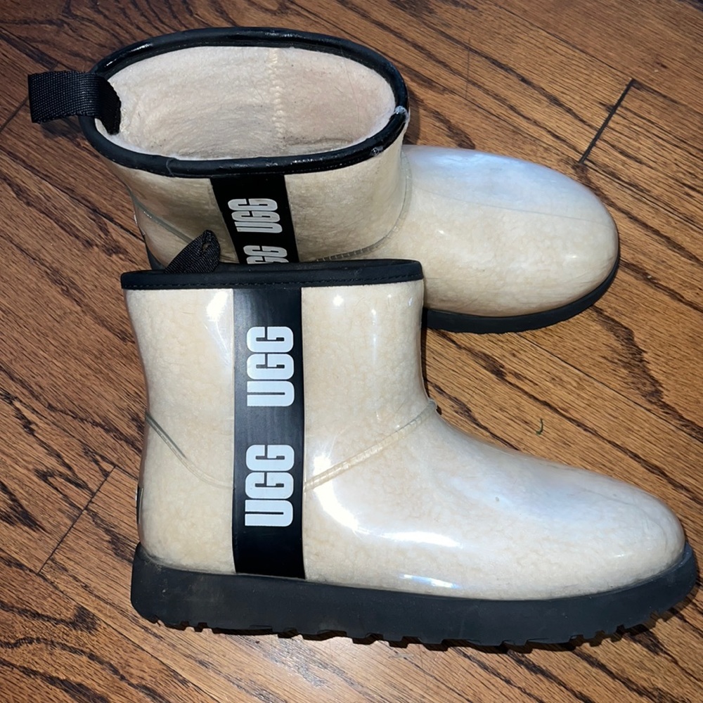Pre-owned UGG clear classic mini boot size 10